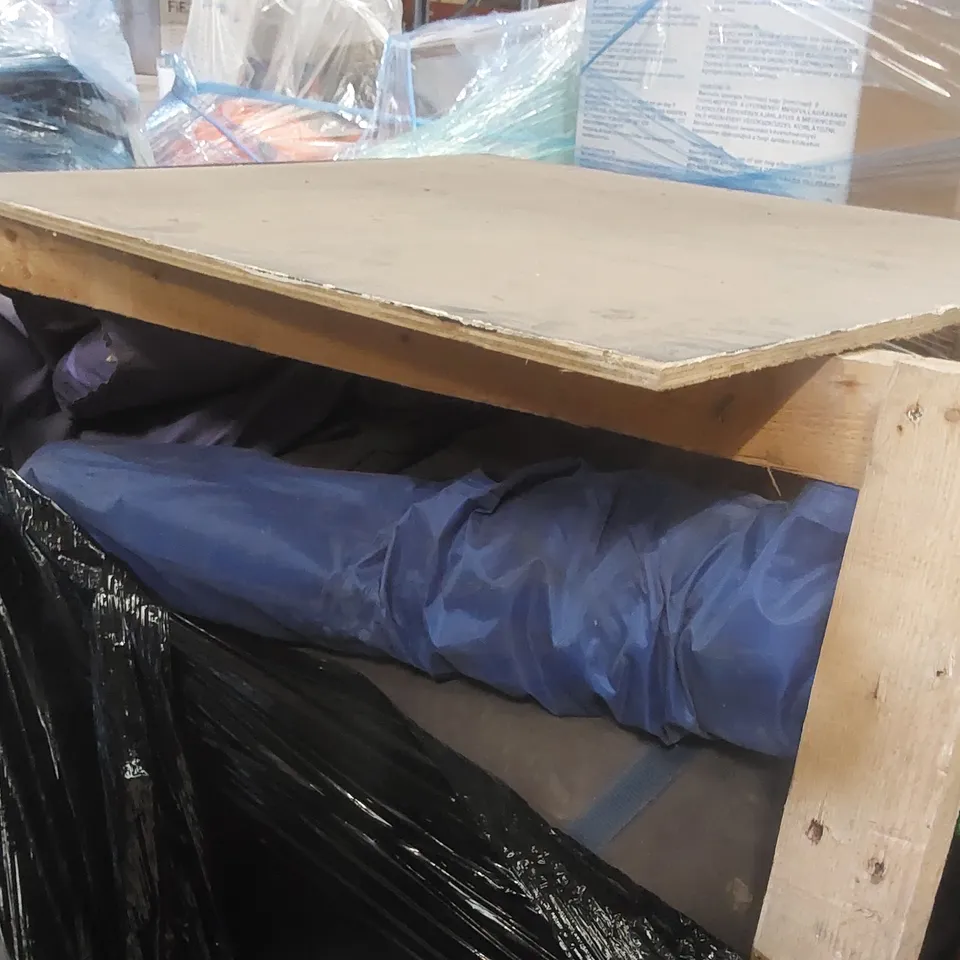 PALLET CONTAINING A LARGE QUANTITY OF ASSORTED ITEMS INCLUDING: CAMPING CHAIR ECT