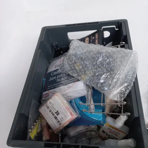 TOTE OF APPROXIMATELY 12 ASSORTED ITEMS TO INCLUDE: PUSHBIKE MUDGUARDS
