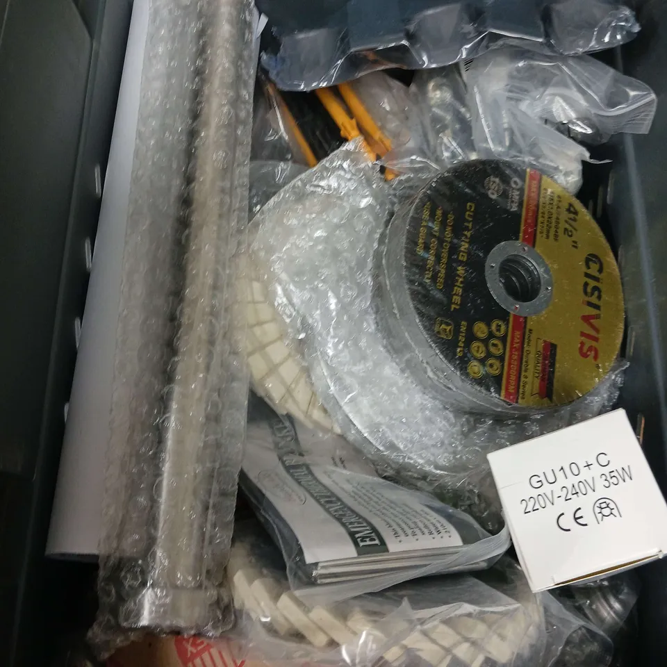 APPROXIMATELY 15 ASSORTED HOUSEHOLD ITEMS TO INCLUDE - ONE CLIC BUTTER CUTTER - HUGO BOSS BLACK INK ROLLERBALL REFILLS - DRAIN CLEAR GRANULES - ETC