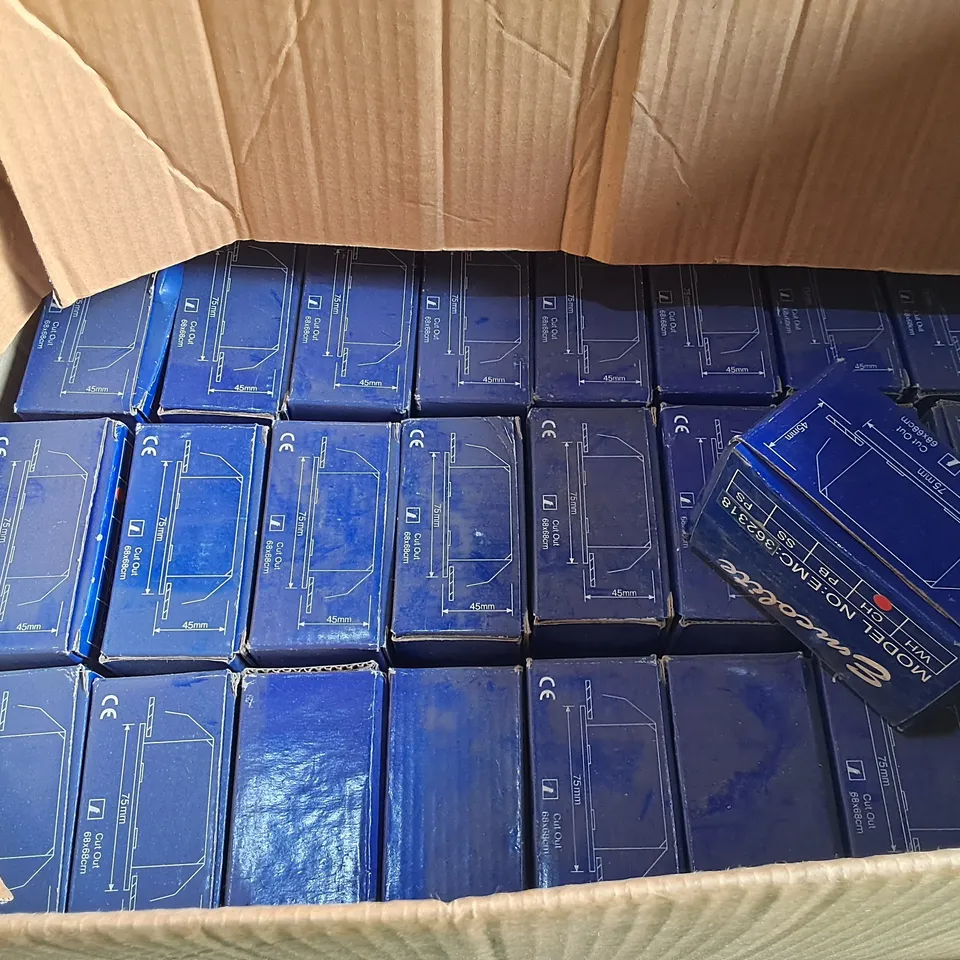 PALLET CONTAINING APPROXIMATELY 17 MULTIPACK BOXES OF ASSORTED LIGHTING ITEMS TO INCLUDE BOX DOWNLIGHTS AND EMCOLITE 362318 