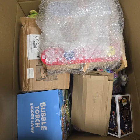 BOX OF APPROXIMATELY 10 ASSORTED TOYS INCLUDING A SOUL LANTERN, A POP MARVEL STUDIOS SPIDERMAN NED AND A BUBBLE TORCH GARDEN LAMP