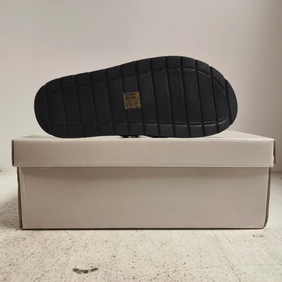 BOXED PAIR OF KURT GEIGER PALERMO BLACK SUEDE SANDALS SIZE EU 40