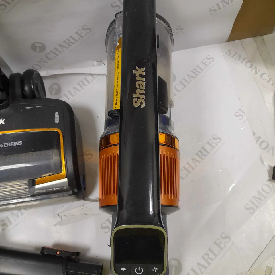 SHARK CORDLESS STICK VACUUM IZ300UK