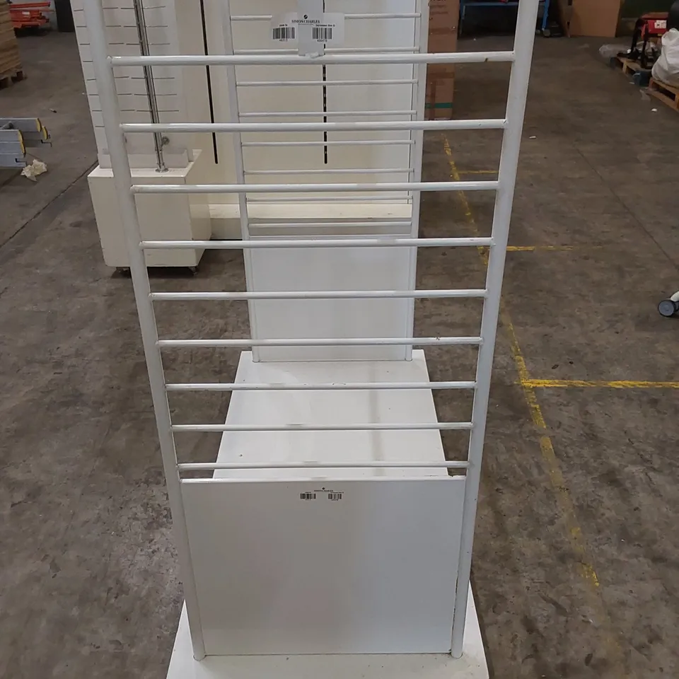 SHOP FITTING FOR CLOTHING ON CASTORS 