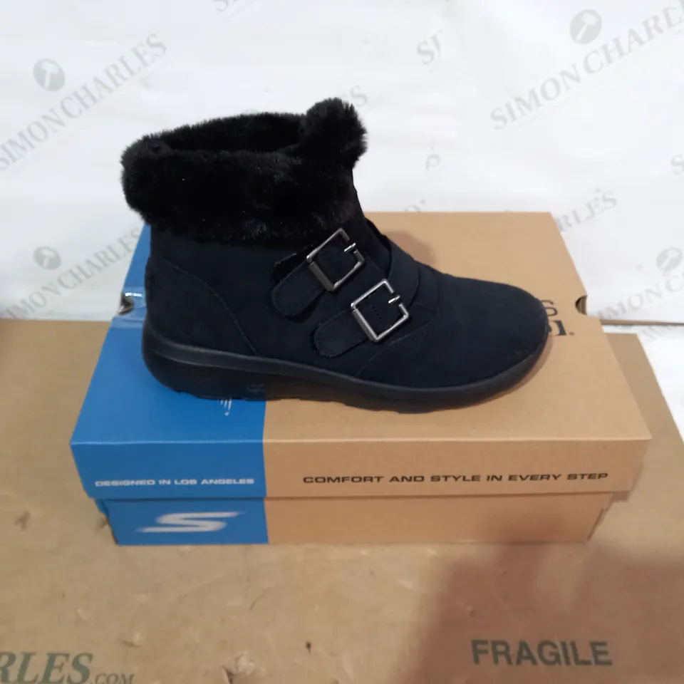 BOXED PAIR OF SKECHERS BOOTS- SIZE 5