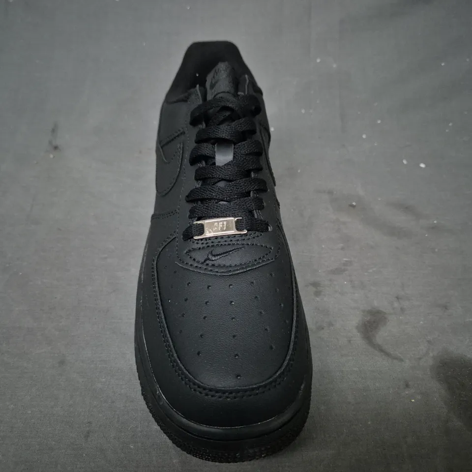 BOXED PAIR OF NIKE SUPREME AIR FORCE 1 SHOES IN BLACK UK SIZE 10