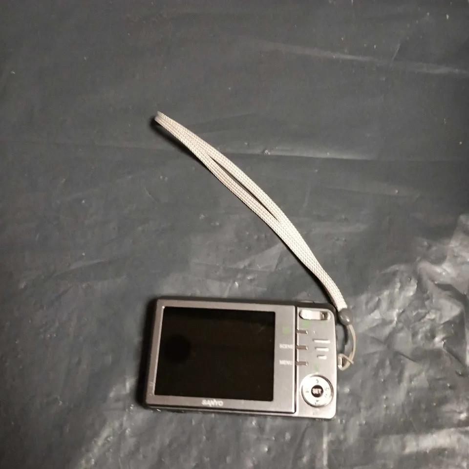 SANYO DIGITAL CAMERA X1220 , 12.1MP, 8X OPTICAL ZOOM