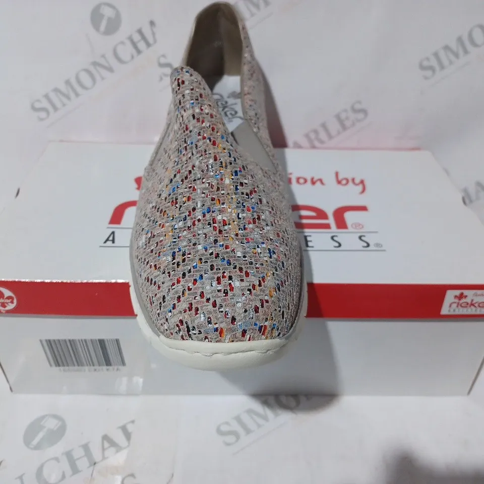 BOXED PAIR OF RIEKER ANTISTRESS SLIP-ON SHOES IN BEIGE/MULTICOLOUR UK SIZE 7.5