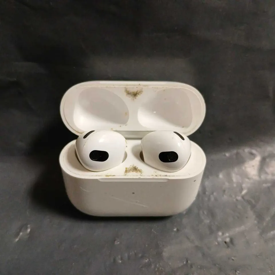 APPLE AIRPODS - A2566