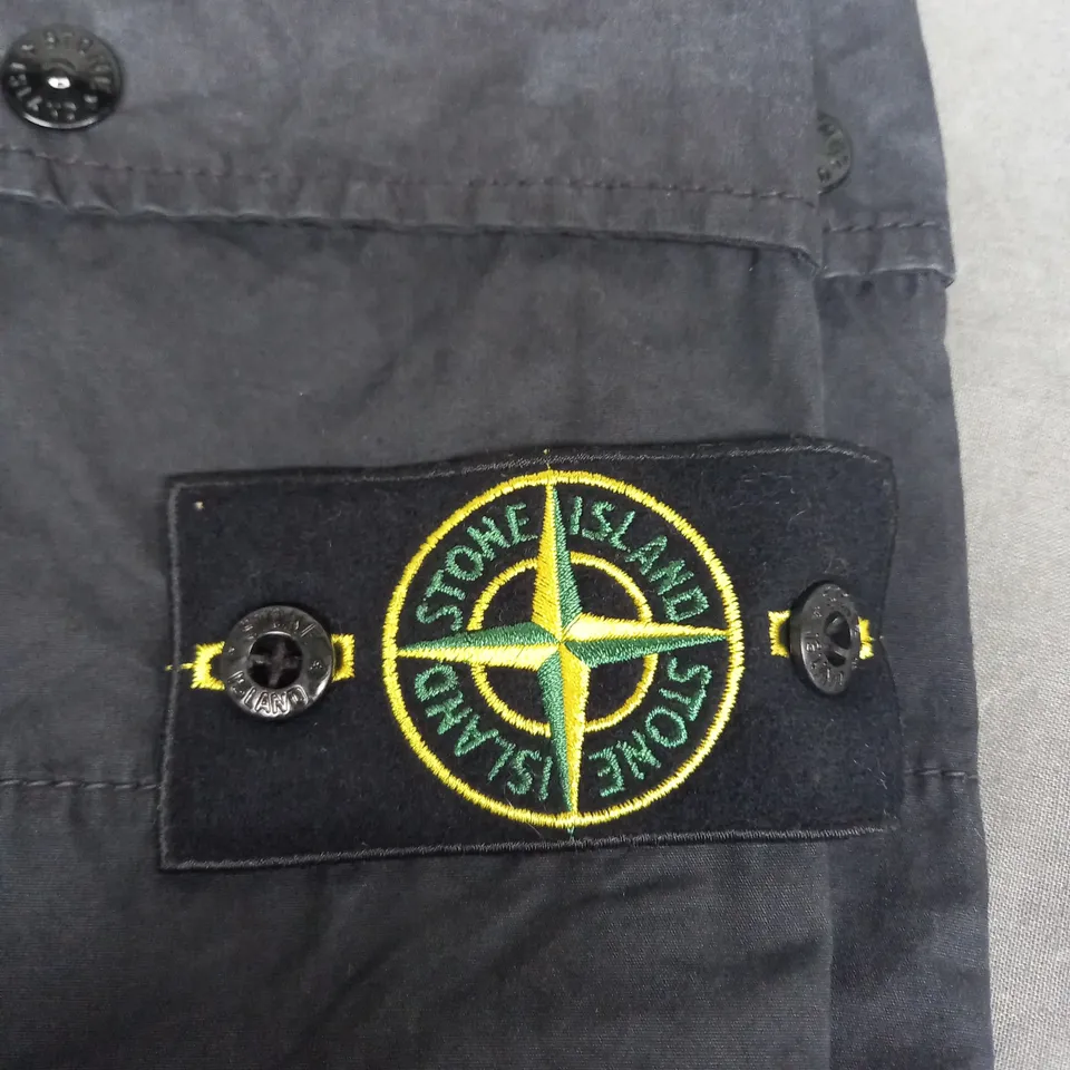 STONE ISLAND CARGO SHORTS SIZE W32