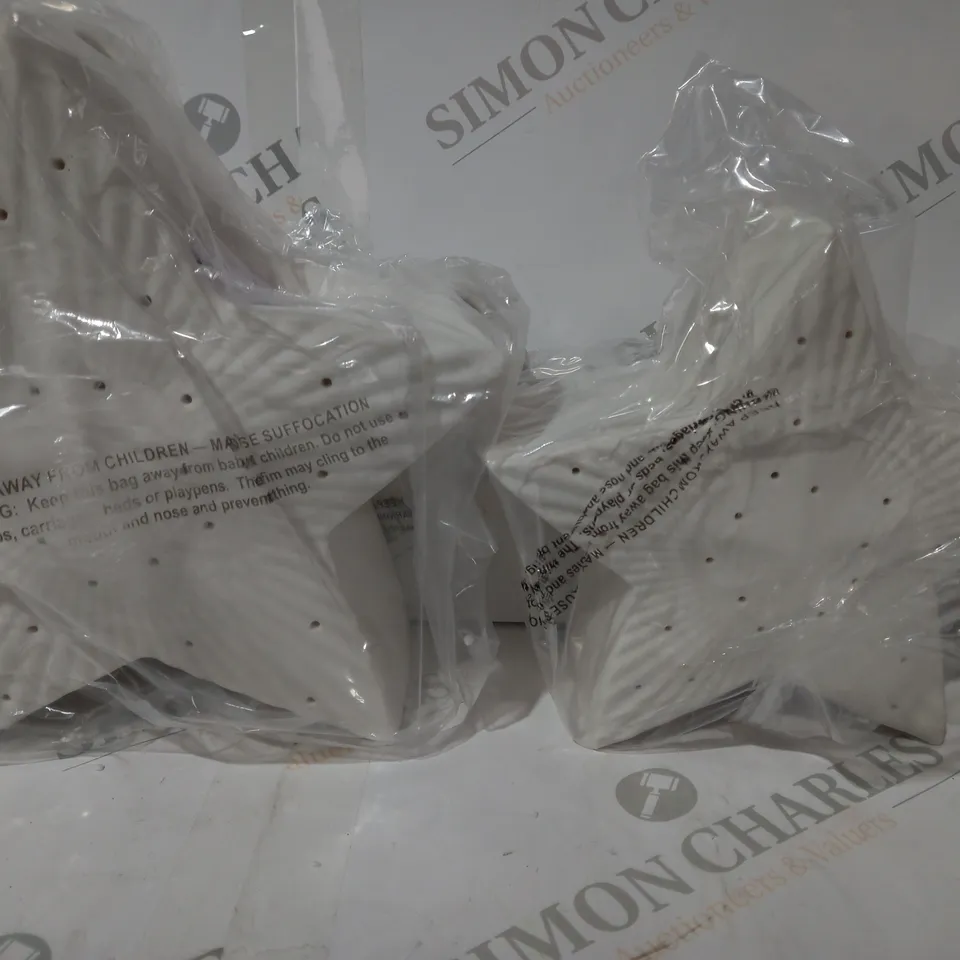 BOXED K BY KELLY HOPPEN SET OF LARGE PORCELAIN LIGHT UP WHITE STARS