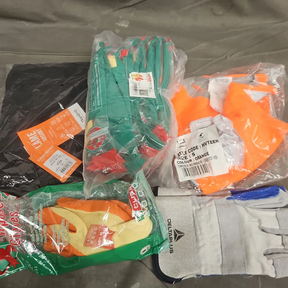 APPROXIMATELY 15 ASSORTED WORKWEAR CLOTHING ITEMS TO INCLUDE BLACK KNIGHT HI-VIS TOP, MULTIPURPOSE GLOVES, TRANEMO TROUSERS, ETC