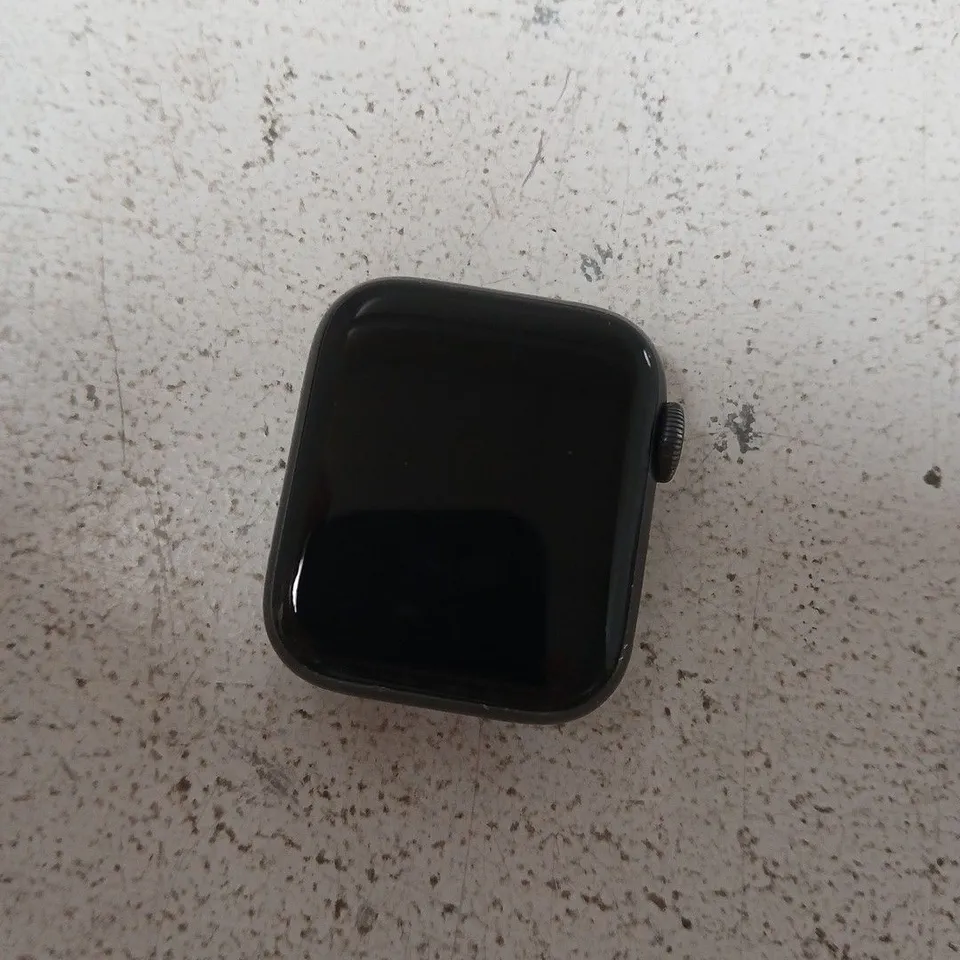 APPLE WATCH SERIES 6 40MM GPS ALUMINIUM SPACE GREY