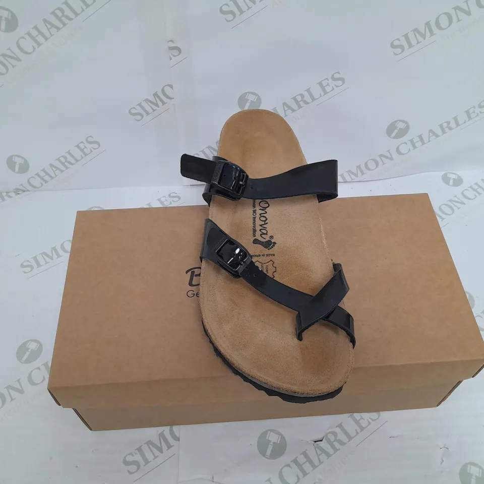 BOXED PAIR OF BONOVA SANDALS IN BLACK SIZE 6