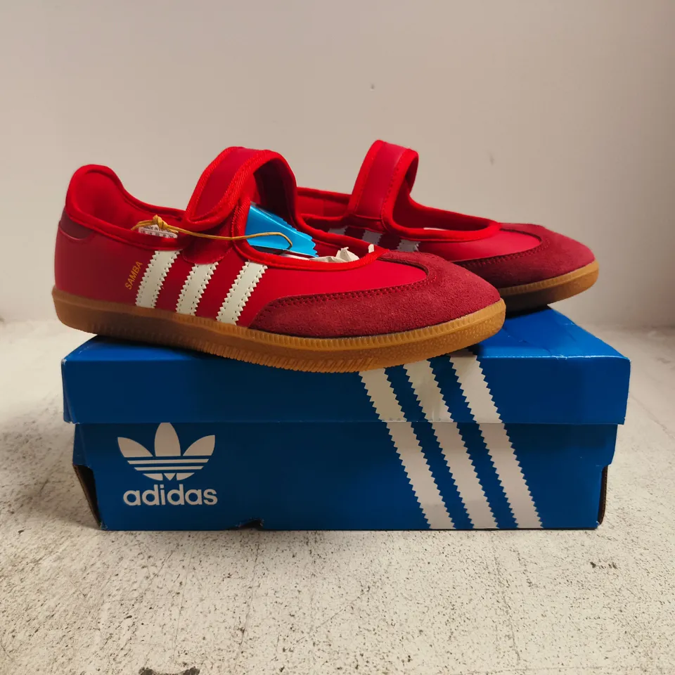 BOXED PAIR OF ADIDAS SAMBA JANE WOMENS SHOES IN RED/WHITE SIZE UK 5