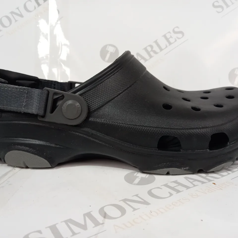 BOXED PAIR OF CROCS ICONIC COMFORT SLINGBACK CLOGS IN BLACK SIZE M8/W10