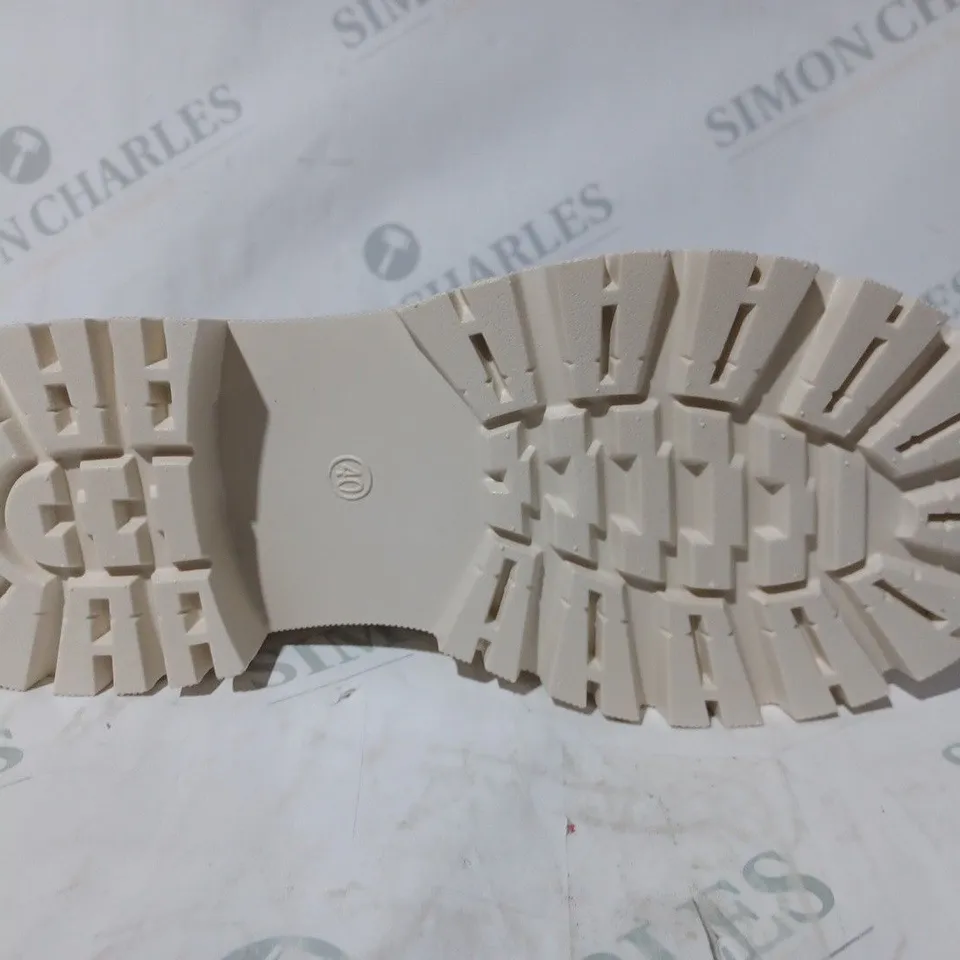 BOXED PAIR OF DESIGNER CHELSEA BOOTS IN CREAM EU SIZE 40