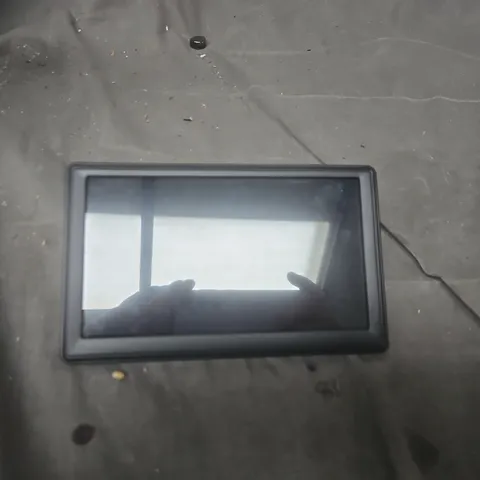 IN-CAR DASH CAM WITH BUILT-IN DISPLAY – BLACK