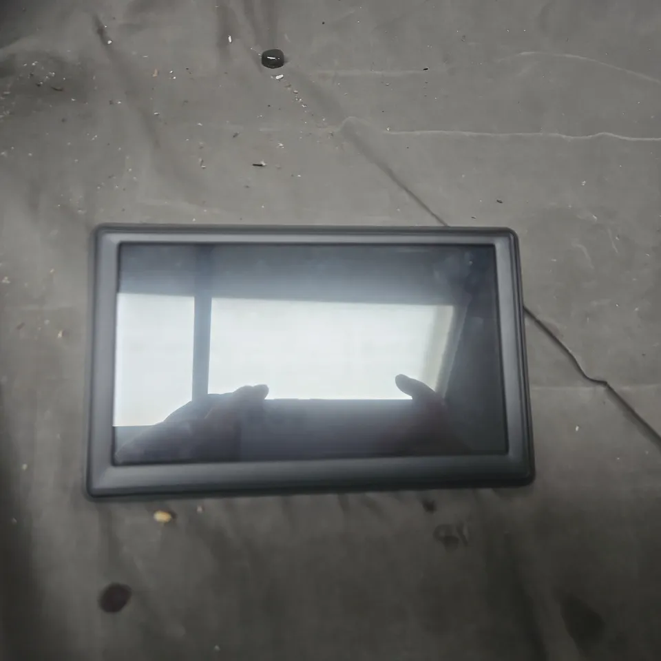 IN-CAR DASH CAM WITH BUILT-IN DISPLAY – BLACK