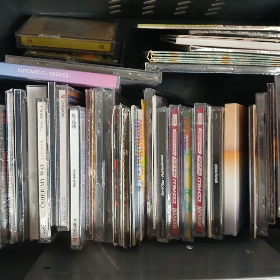 APPROXIMATELY 25 ASSORTED CD ALBUMS TO INCLUDE FRANK CARTER & THE RATTLESNAKES, ETC
