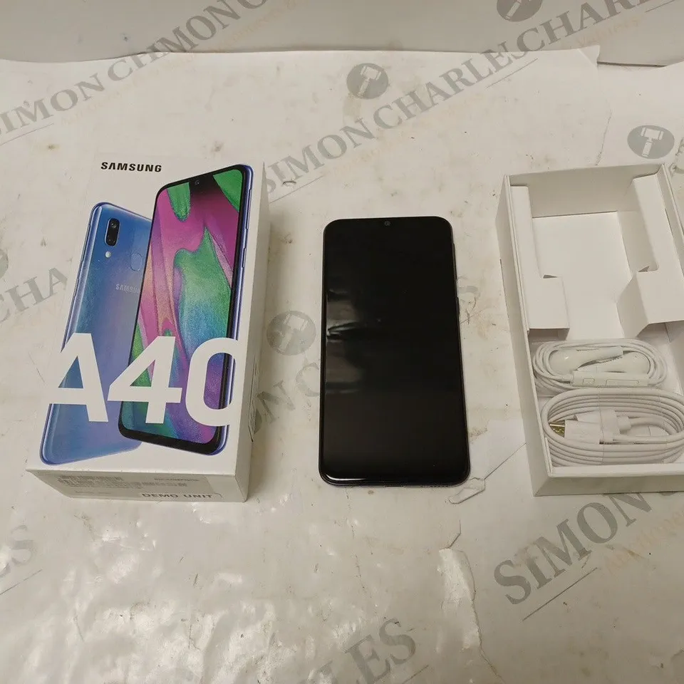 BOXED SAMSUNG GALAXY A40 SMARTPHONE 