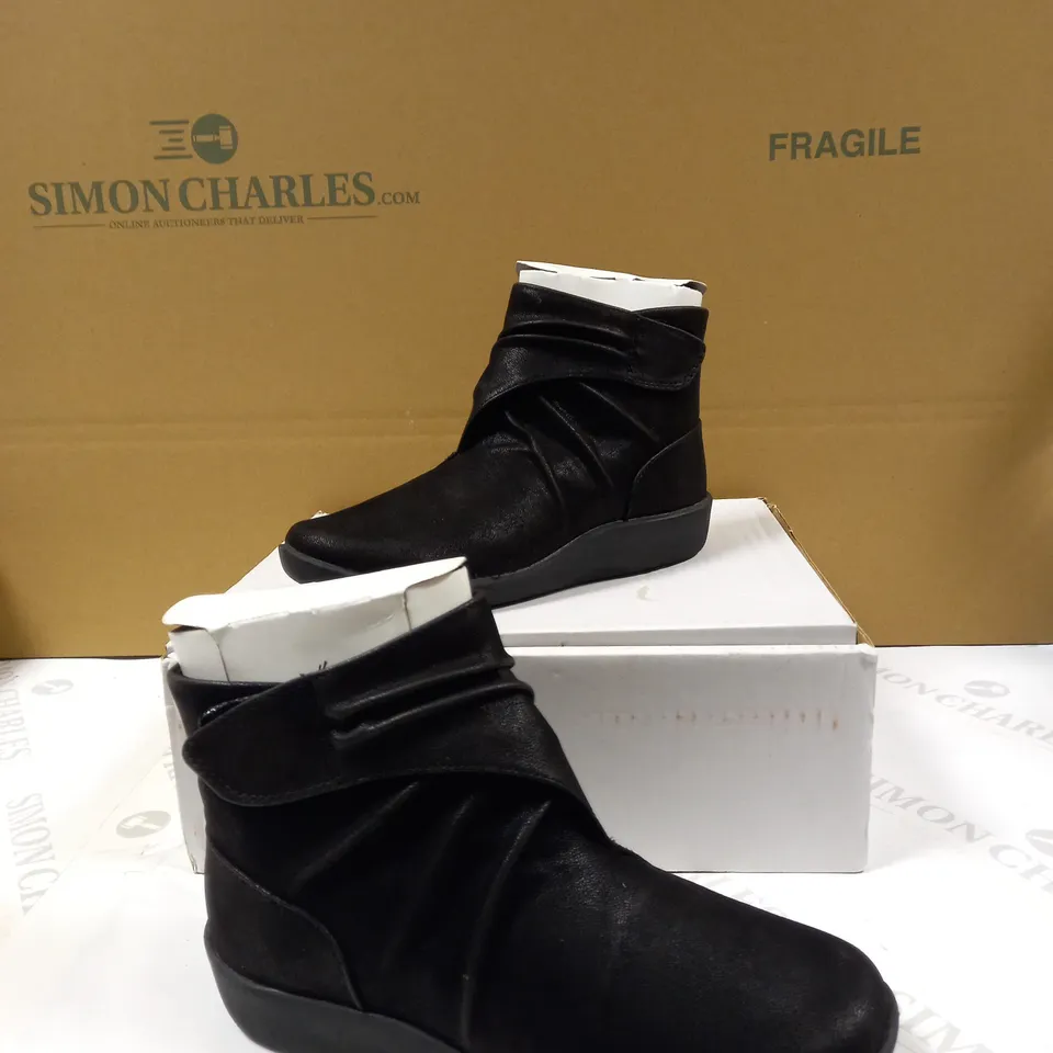 CLARKS SILIAN ANKLE BOOT SIZE 3