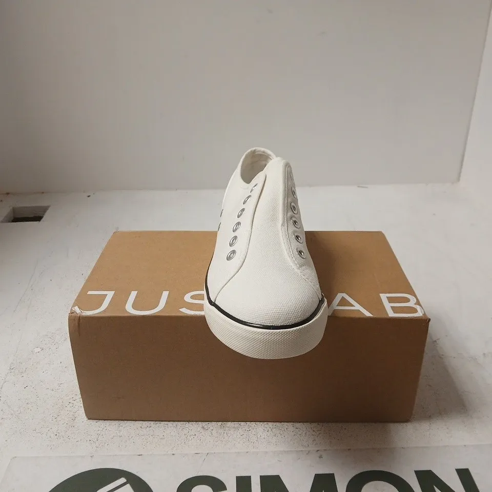 JUSTFAB WHITE CANVAS TRAINERS – WOMEN'S CHILL OUT UK 6