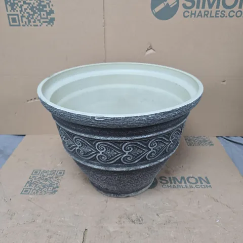 YOU GARDEN PAIR HEART 40CM WASHED GRANITE PLANTER 