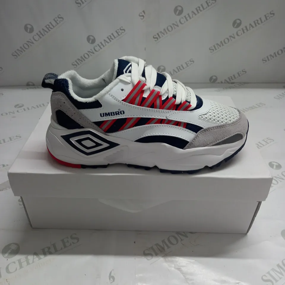 BOXED UMBRO NEPTUNE WOMENS TRAINERS SIZE 7