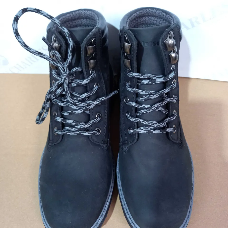 ADESSO RESISTANCE NAVY HIKING BOOTS - SIZE 6 UK