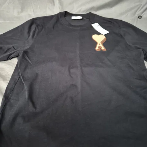 AMI PATCH TEE SN54 – BLACK, MEDIUM