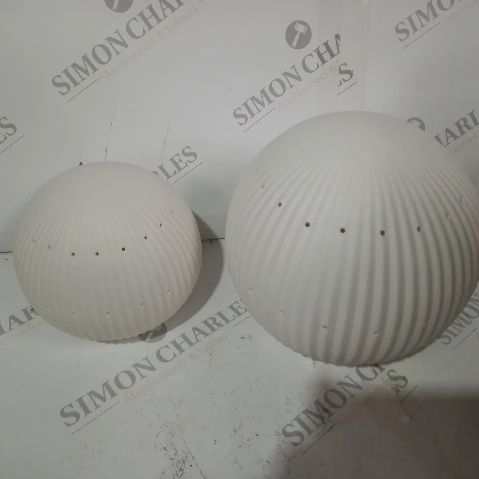 K BY KELLY HOPPEN SET OF 2 LIGHT UP ORNAMENTS, WHITE SPHERES