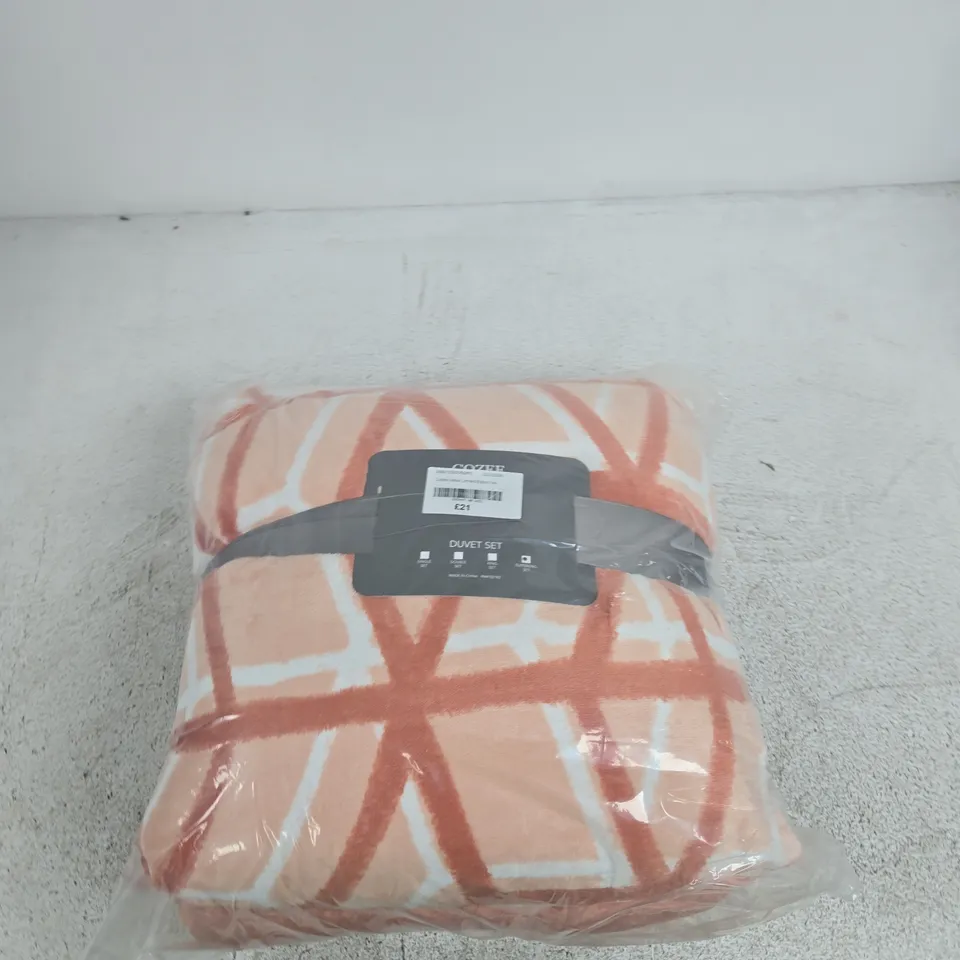 COZEE HOME DUVET SET – PEACH GEOMETRIC PATTERN – SEALED IN ORIGINAL PACKAGING