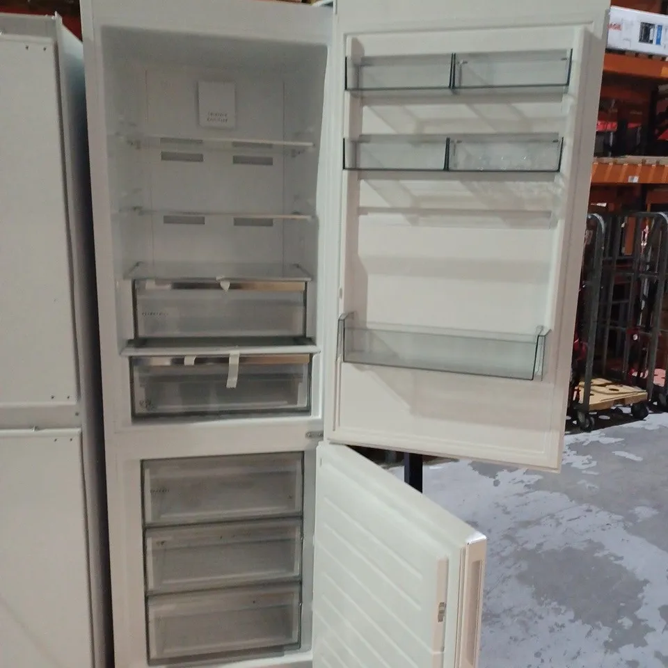 AEG FREESTANDING WHITE FRIDGE FREEZER 