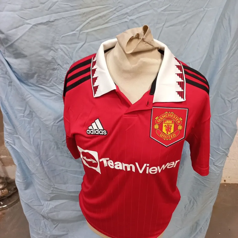 ADIDAS MANCHESTER UNITED YOUTH FOOTBALL SHIRT, UK 13-14Y (164) – TEAMVIEWER SPONSOR