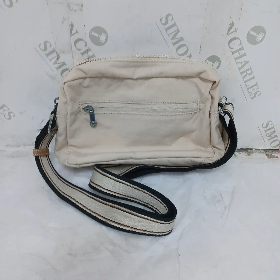 KIPLING LIVE LIGHT SMALL SHOULDER BAG. MULTIPLE COMPARTMENTS. COMES WITH A GORILLA KEYRING. CREAM AND BLACK