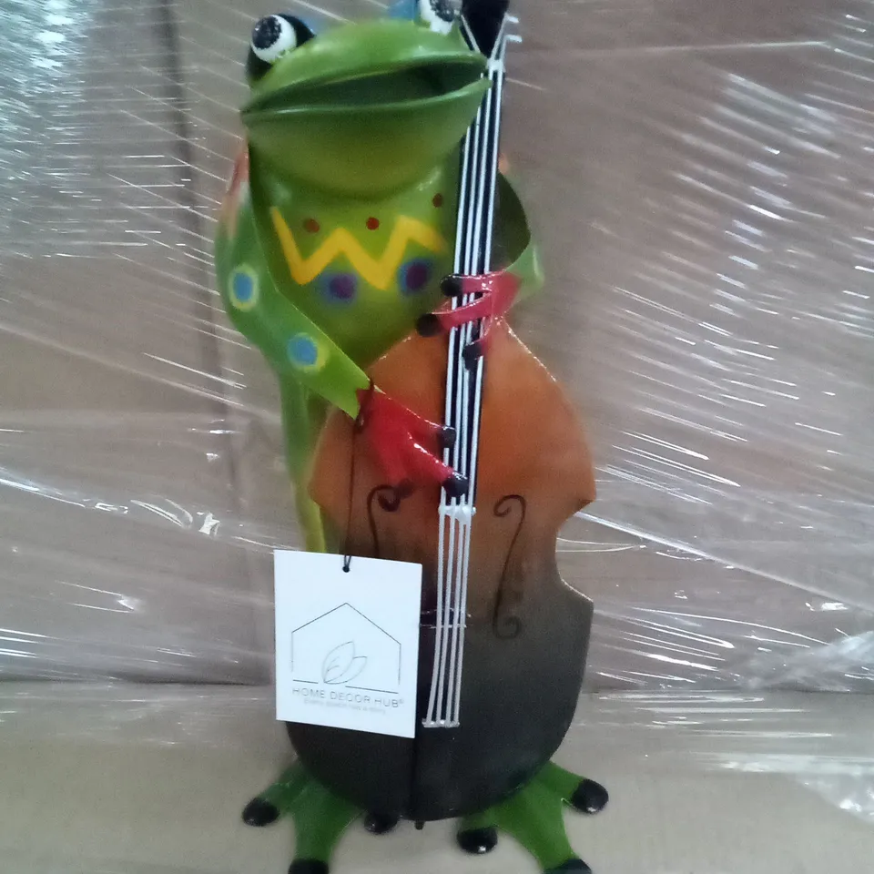 BOX CONTAINING 4 BRAND NEW FROG PLAYING BASS ORNAMENT