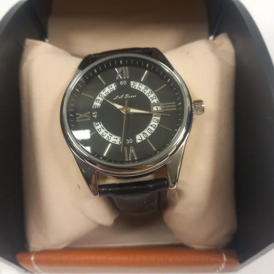 MEN’S LA BANUS DATE VIEW WATCH, SILVER COLOURED CASE, BLACK DIAL, BLACK LEATHER STRAP. 