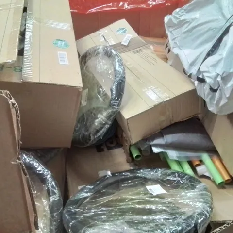PALLET OF ASSORTED HOUSEHOLD GOODS AND PRODUCTS TO INCLUDE;MIRROR,GYM MATS,STEERING WHEEL COVER