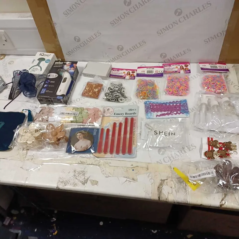 LOT OF APPROXIMATELY 20 HEALTH AND BEAUTY ITEMS TO INCLUDE LOOM BANDS, HAIR CLIPS AND BOBBLES, AND VRAUN THERMOSCAN 3 ETC.