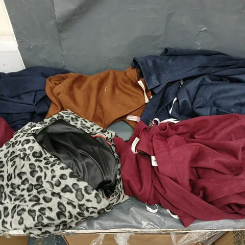 BOX OF APPROXIMATELY 15 ASSORTED CLOTHING ITEMS IN VARIOUS STYLES, COLOURS AND SIZES 