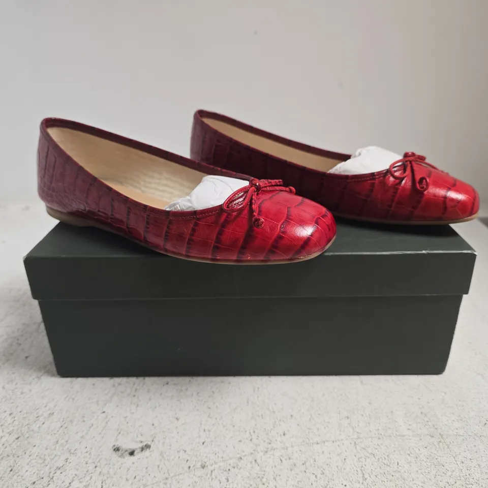 BOXED PAIR OF HOBBS LONDON CASEY BALLERINA SHOES IN RED SIZE UK 4