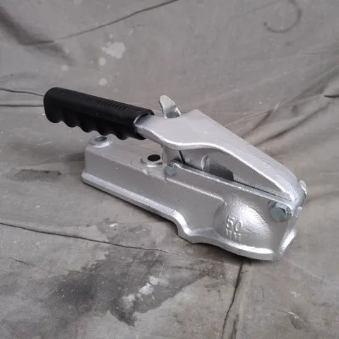 TRAILER HITCH COUPLER