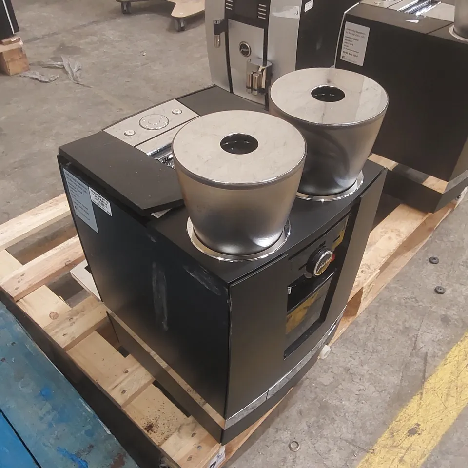 JURA GIGA COMMERCIAL COFFEE MACHINE 