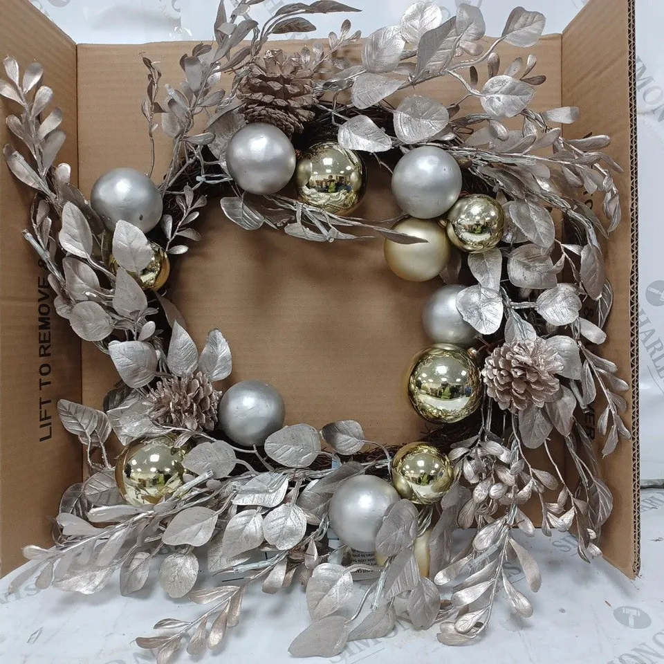 CHAMPAGNE AND GOLD PRE-LIT FESTIVE WREATH RRP £32.99