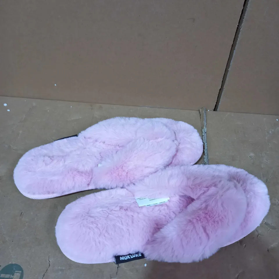 MUKLUKS FAUX FUR TOE POST SANDALS - UK SIZE 6