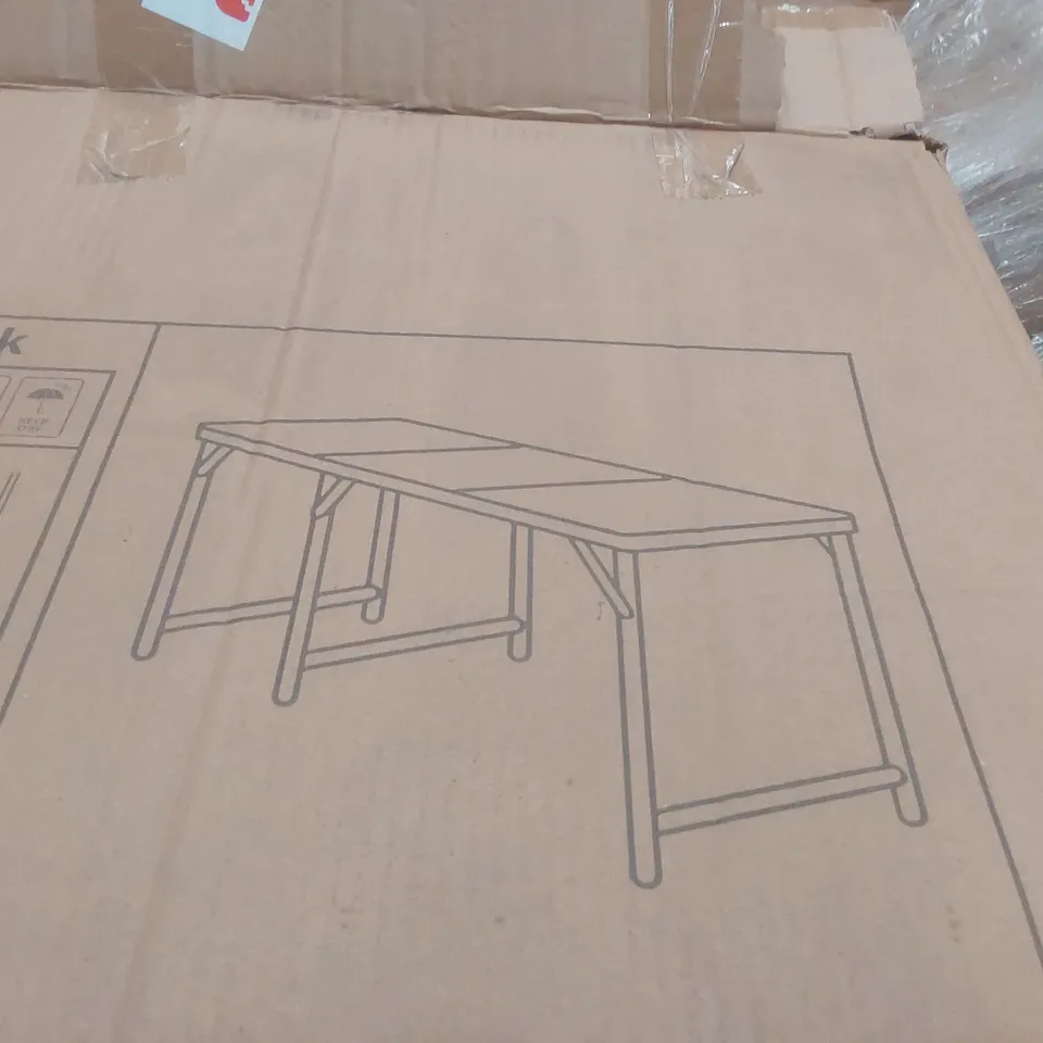PALLET CONTAINING A VERY LARGE QUANTITY METAL FOLDING TABLES