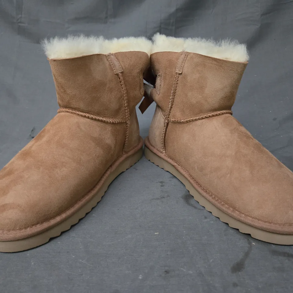 BOXED PAIR OF UGG MINI BOW SHOES IN CHESTNUT UK SIZE 6