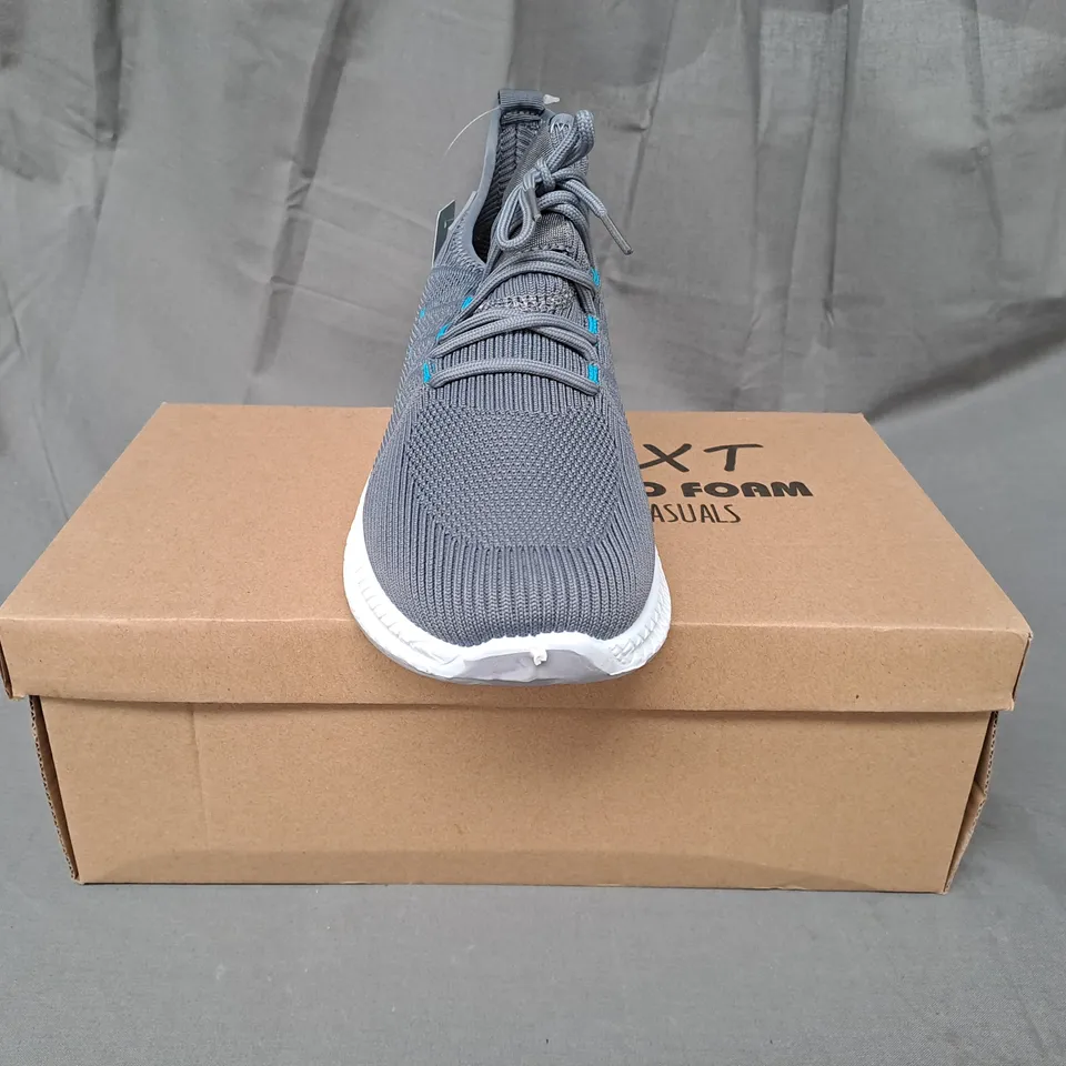 BOXED PAIR OF BXT YOGO FOAM CASUALS KNIT SHOES IN GREY SIZE 9