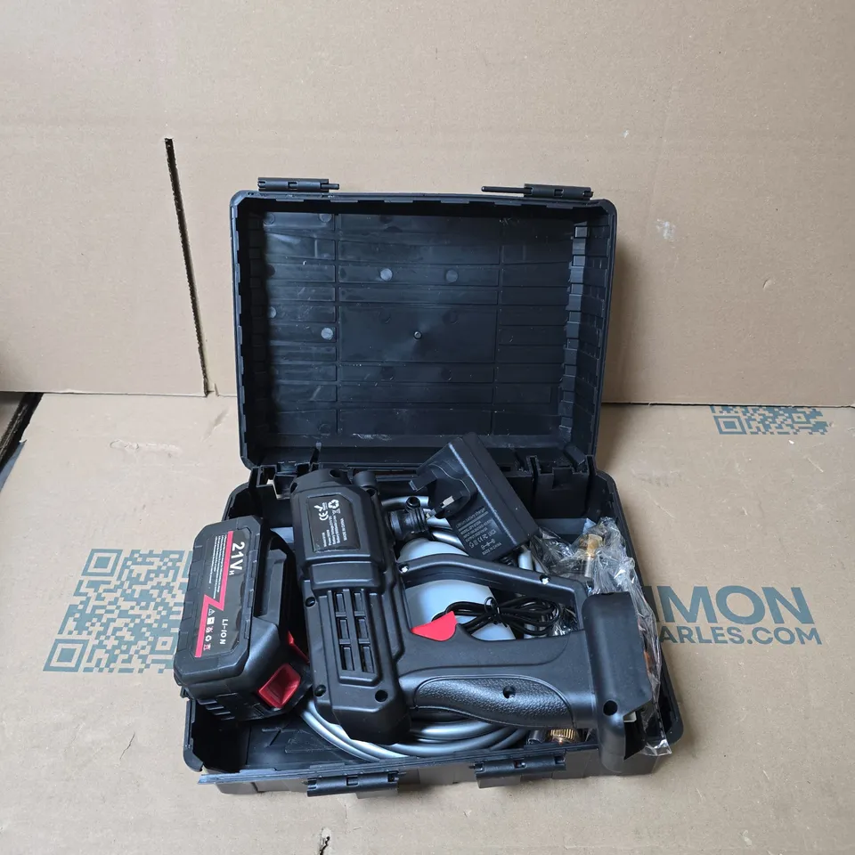 HAND HELD ELECTRIC POWER WASHER WITH CASE - DAMAGED CASE 